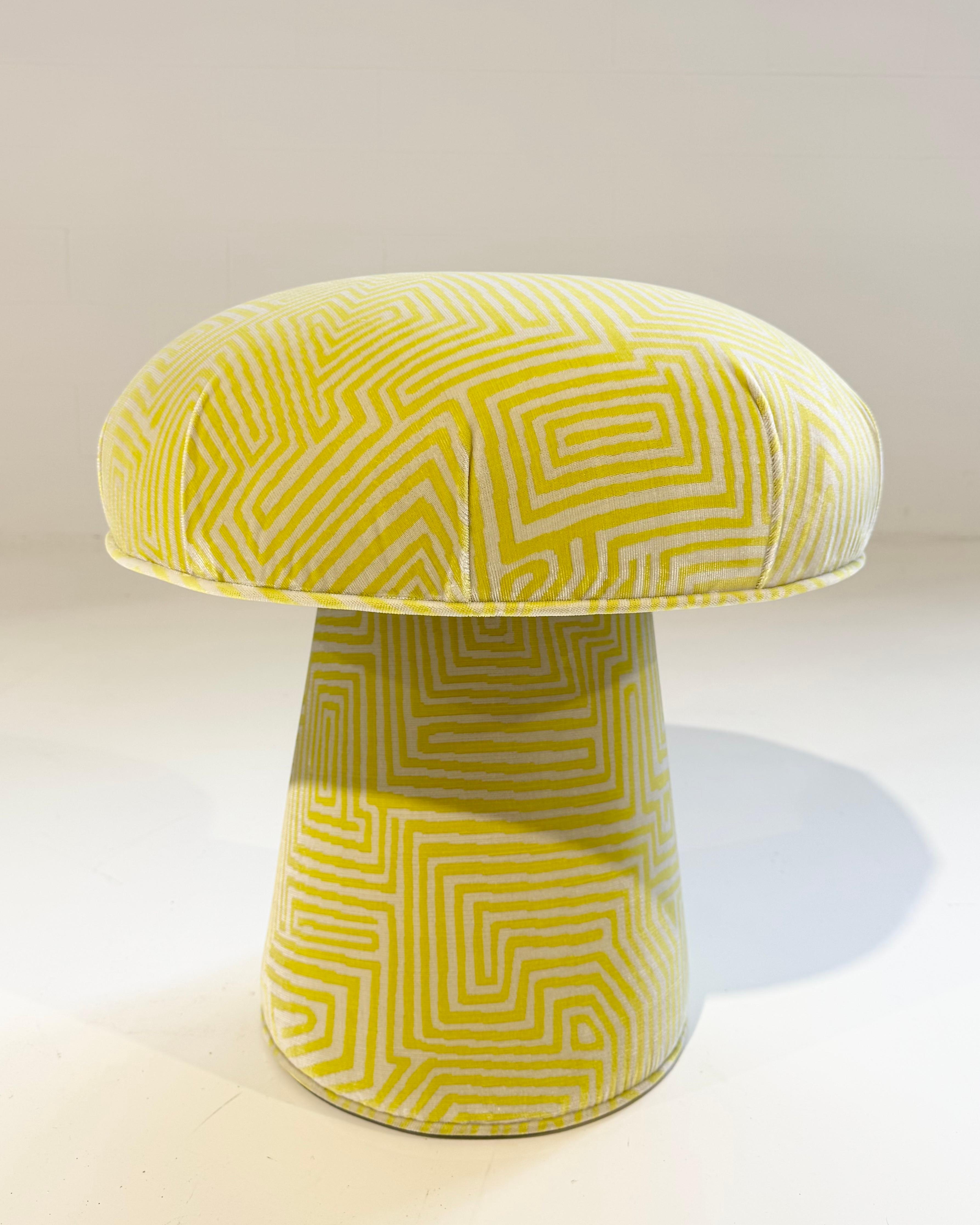 Velours Le pouf à champignons FORSYTH en Dedar 'Jungling'. en vente