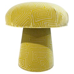 Le pouf à champignons FORSYTH en Dedar 'Jungling'.