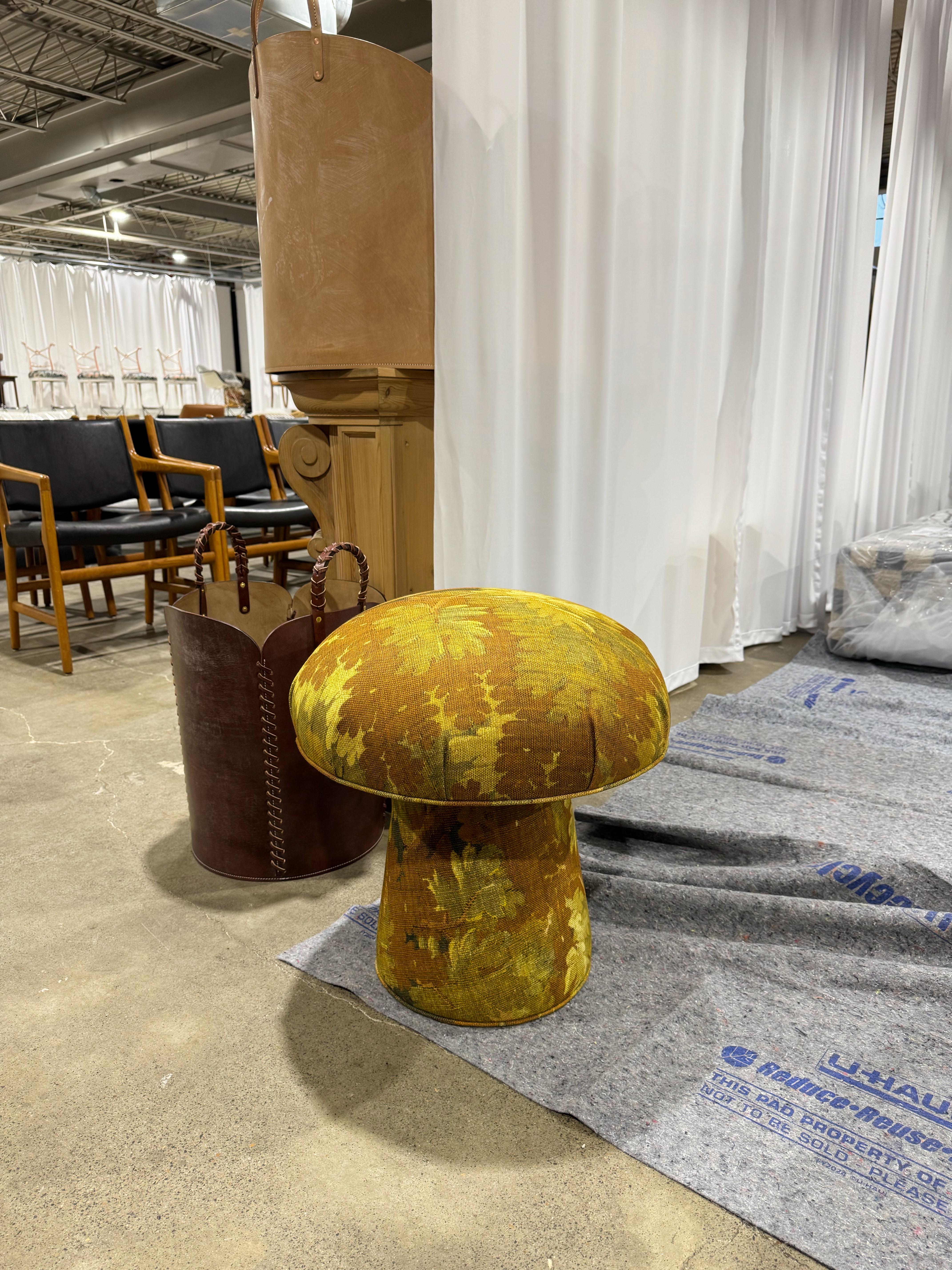 XXIe siècle et contemporain Le pouf champignon Forsyth de Dedar « Schwarzwald » en vente