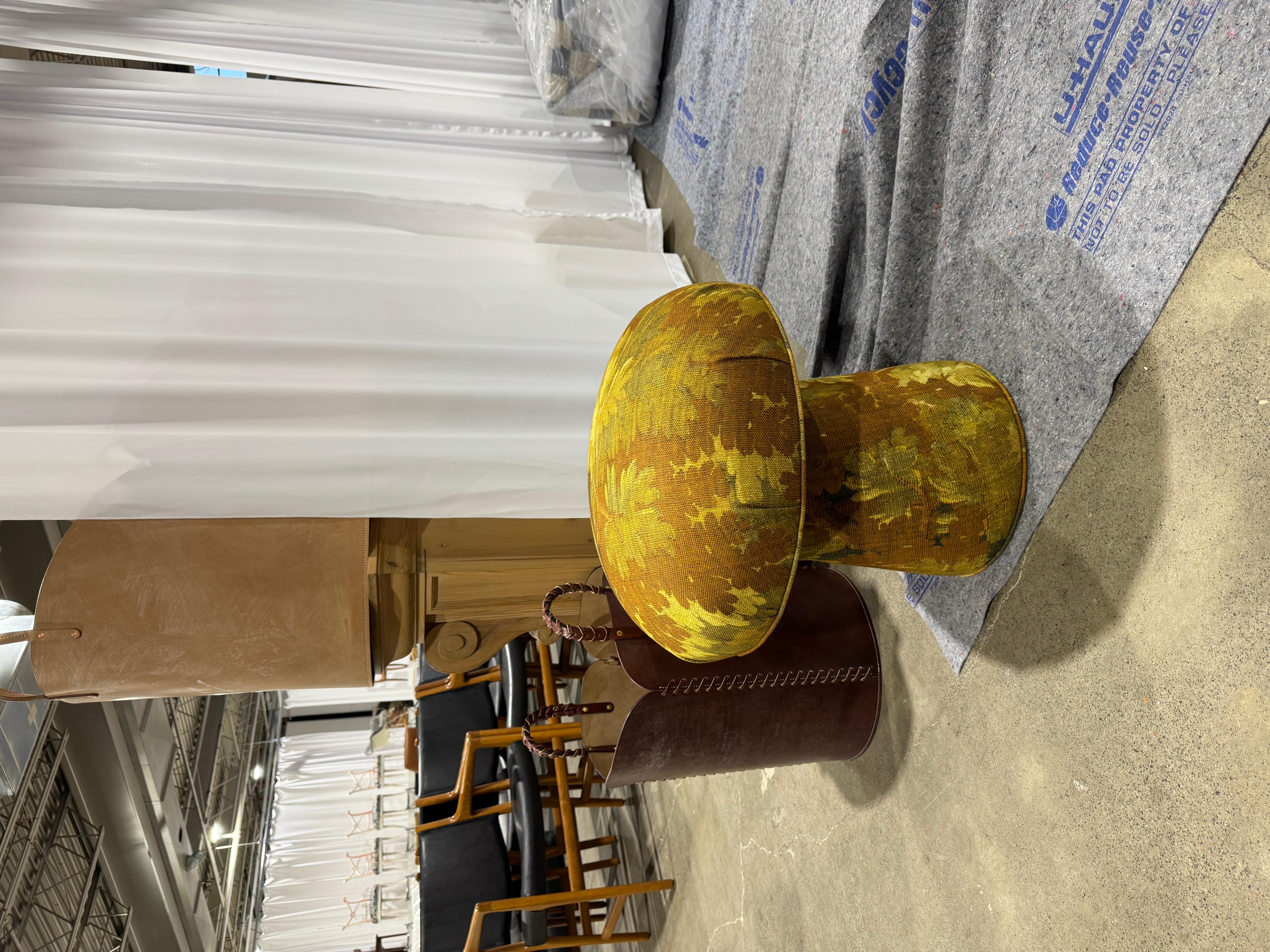 Velours Le pouf champignon Forsyth de Dedar « Schwarzwald » en vente