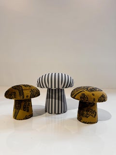 Le pouf à champignons FORSYTH en Dedar 'Voulez-Vous'