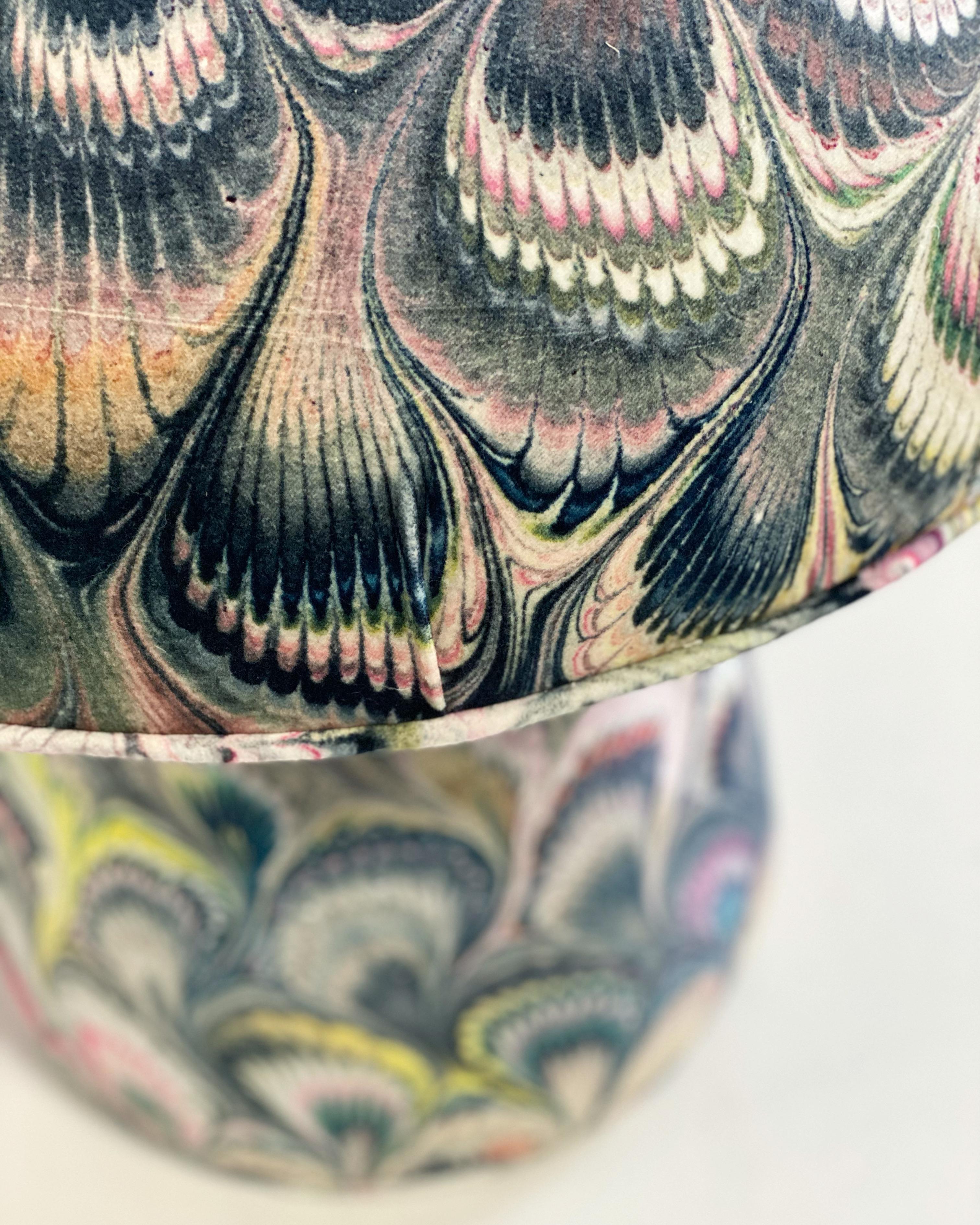 Velours Pouf champignon en velours marbré Forsyth Mushroom de Beata Heuman en vente