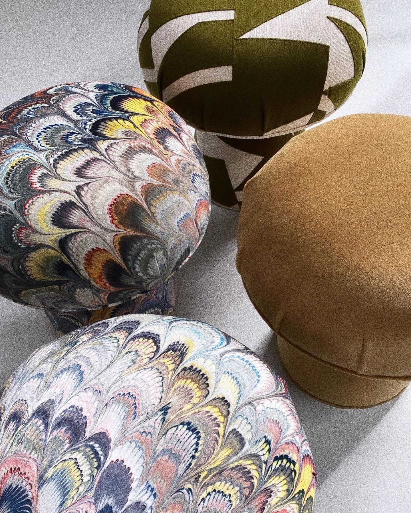 Forsyth Mushroom Pouf Ottoman in Beata Heuman Marbleized Velvet For Sale 3