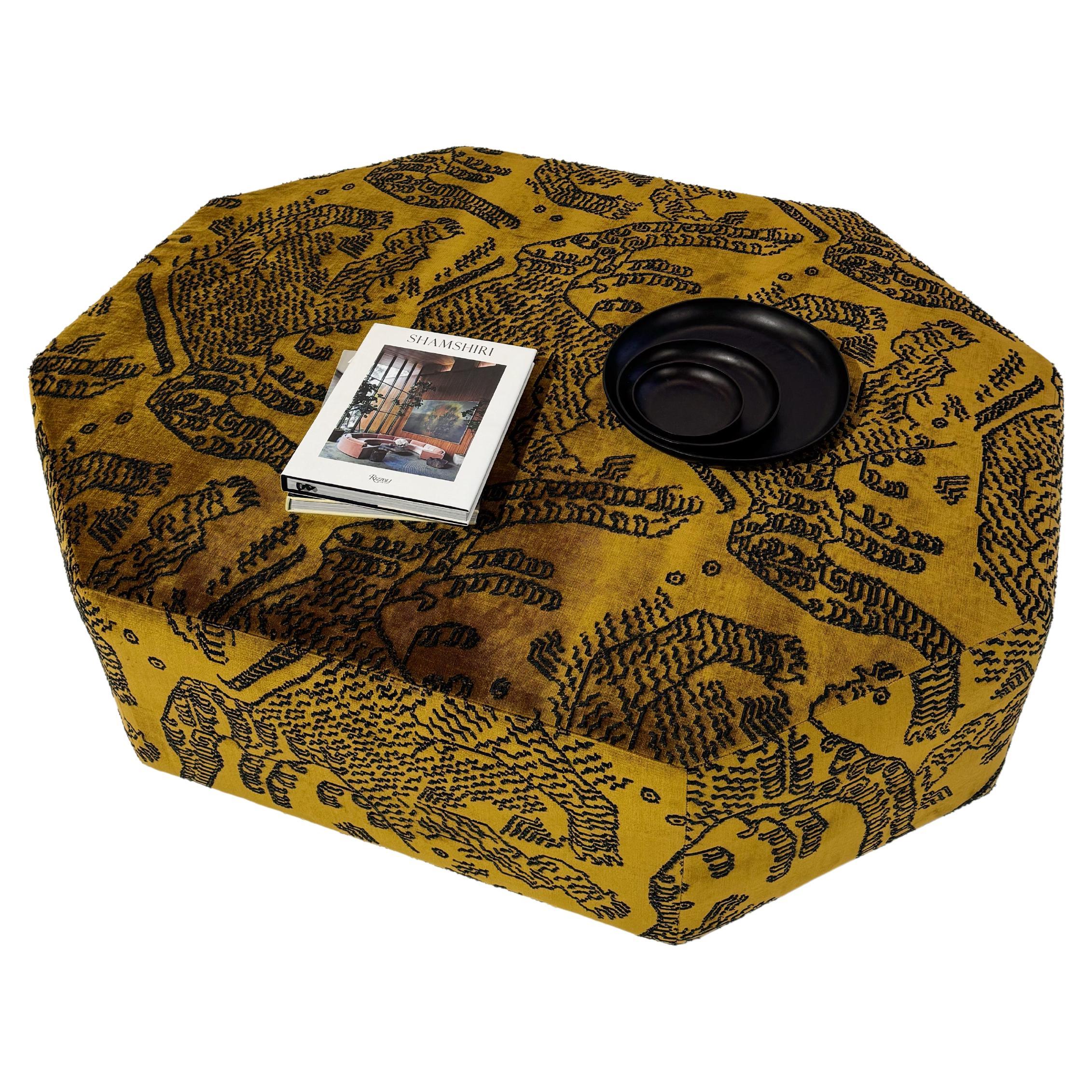 Pouf Octo de la Forsyth à Dedar Tiger Mountain, 48 x 60 pouces