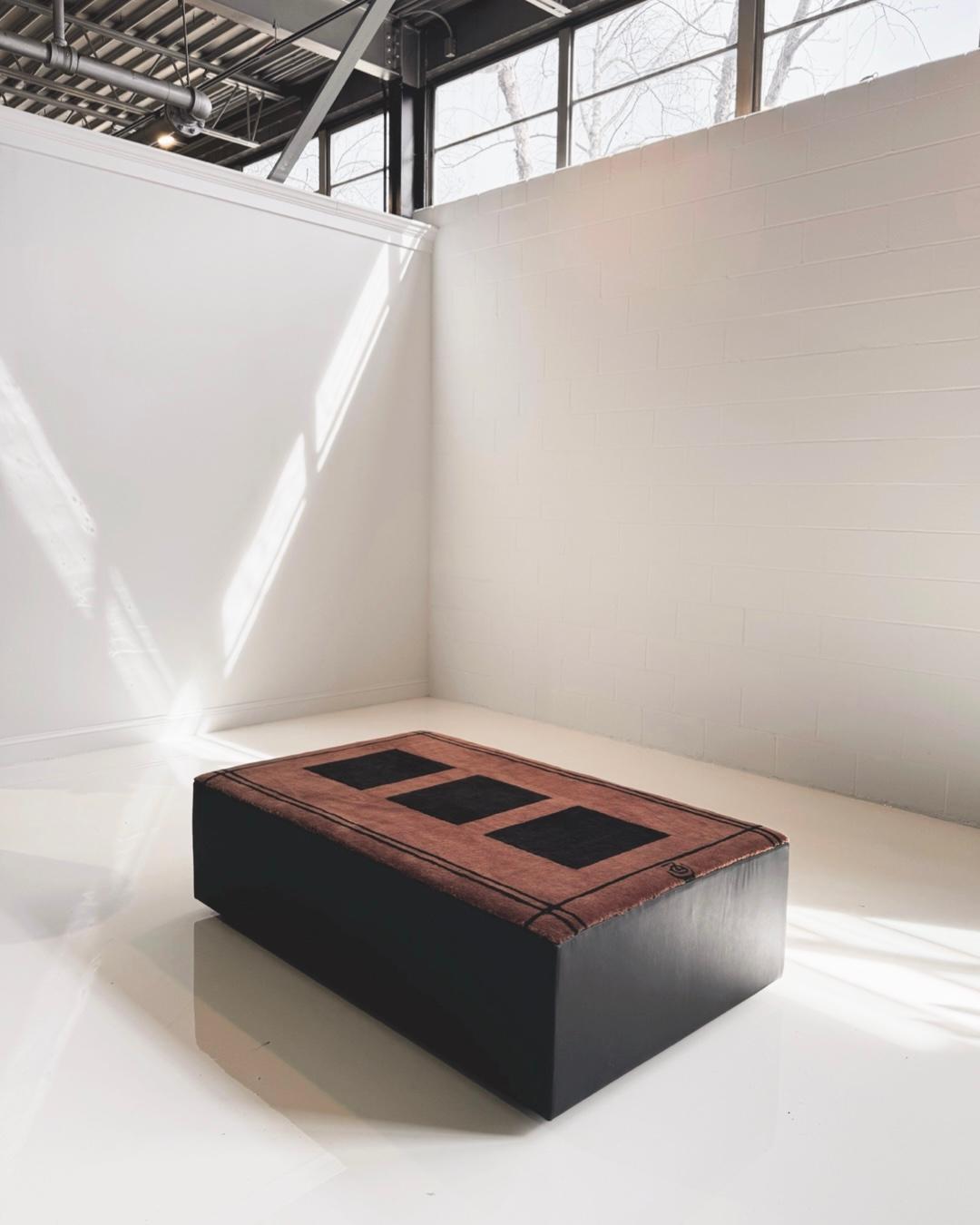 XXIe siècle et contemporain The Forsyth One-of-a-Kind Rug Ottoman with Zouzou Rug, 36 L x 62 L x 17 H in en vente