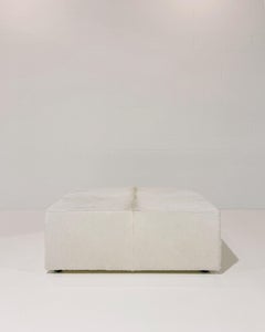 Otomana Forsyth de cuero de vaca, 48 x 48 pulg.