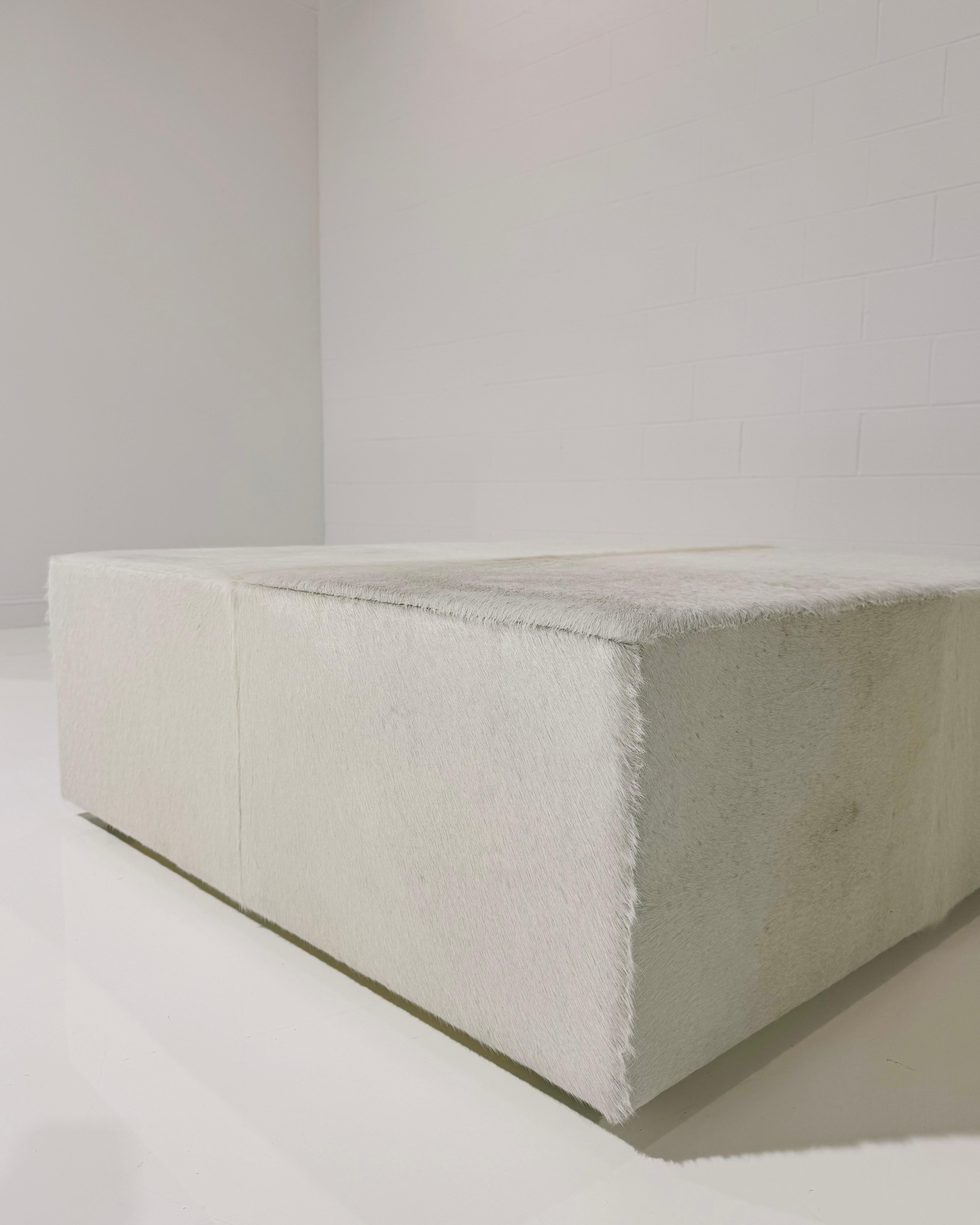 Pouf Forsyth en cuir de vache, 48 x 48 pouces Neuf - En vente à SAINT LOUIS, MO