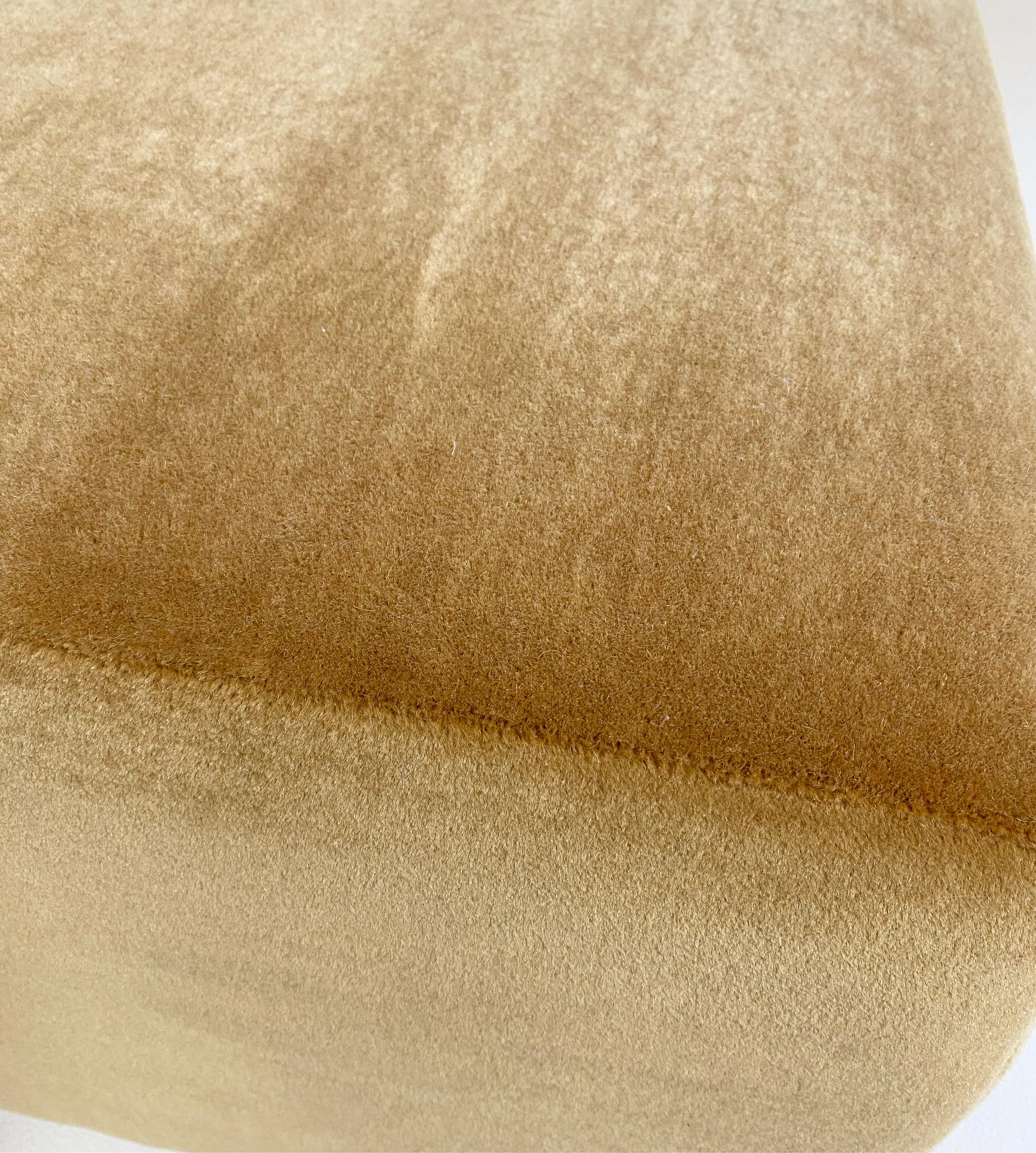 Américain Pouf Forsyth en mohair Pierre Frey en vente