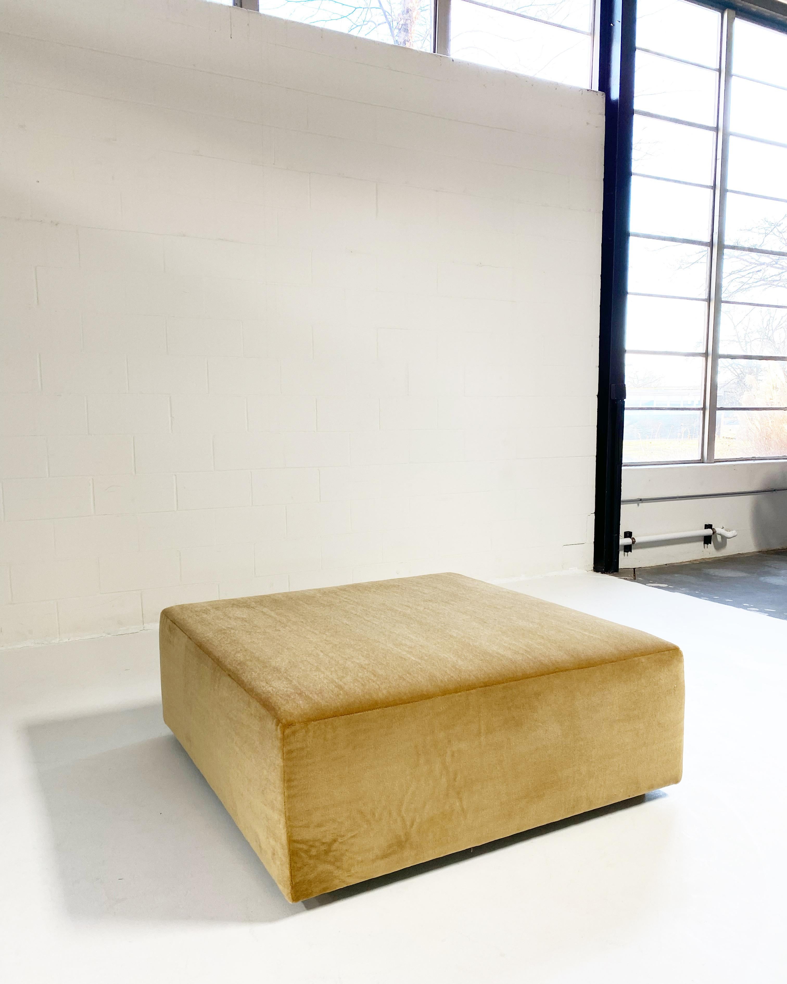 Pouf Forsyth en mohair Pierre Frey Neuf - En vente à SAINT LOUIS, MO