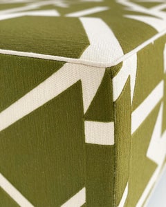 Pouf Forsyth en tissu Wokabi Pierre Frey