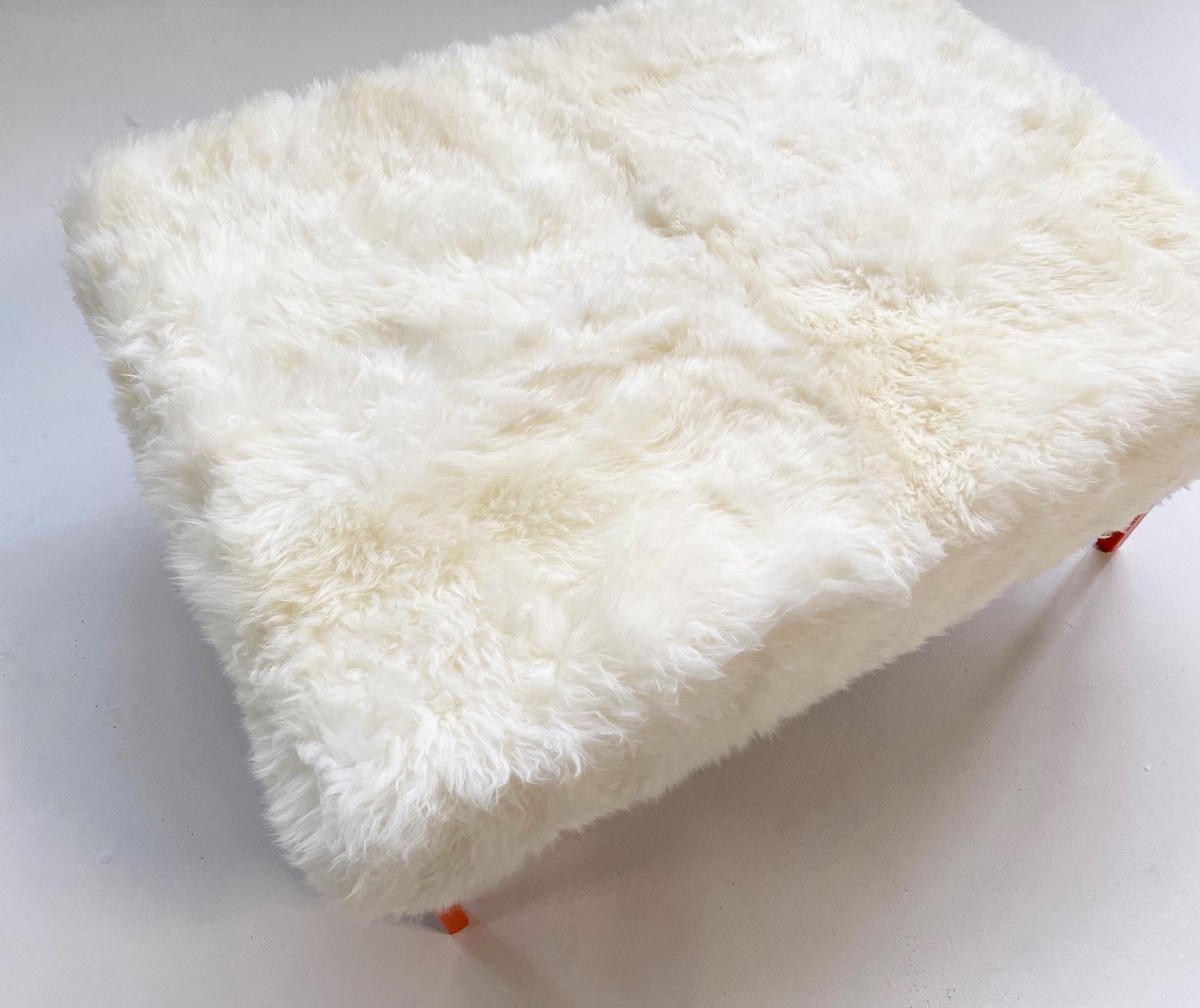 Forsyth Ottoman in Sheepskin In New Condition For Sale In SAINT LOUIS, MO