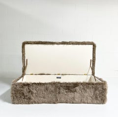 Pouf de rangement Forsyth en peau de mouton de Nouvelle-Zlande