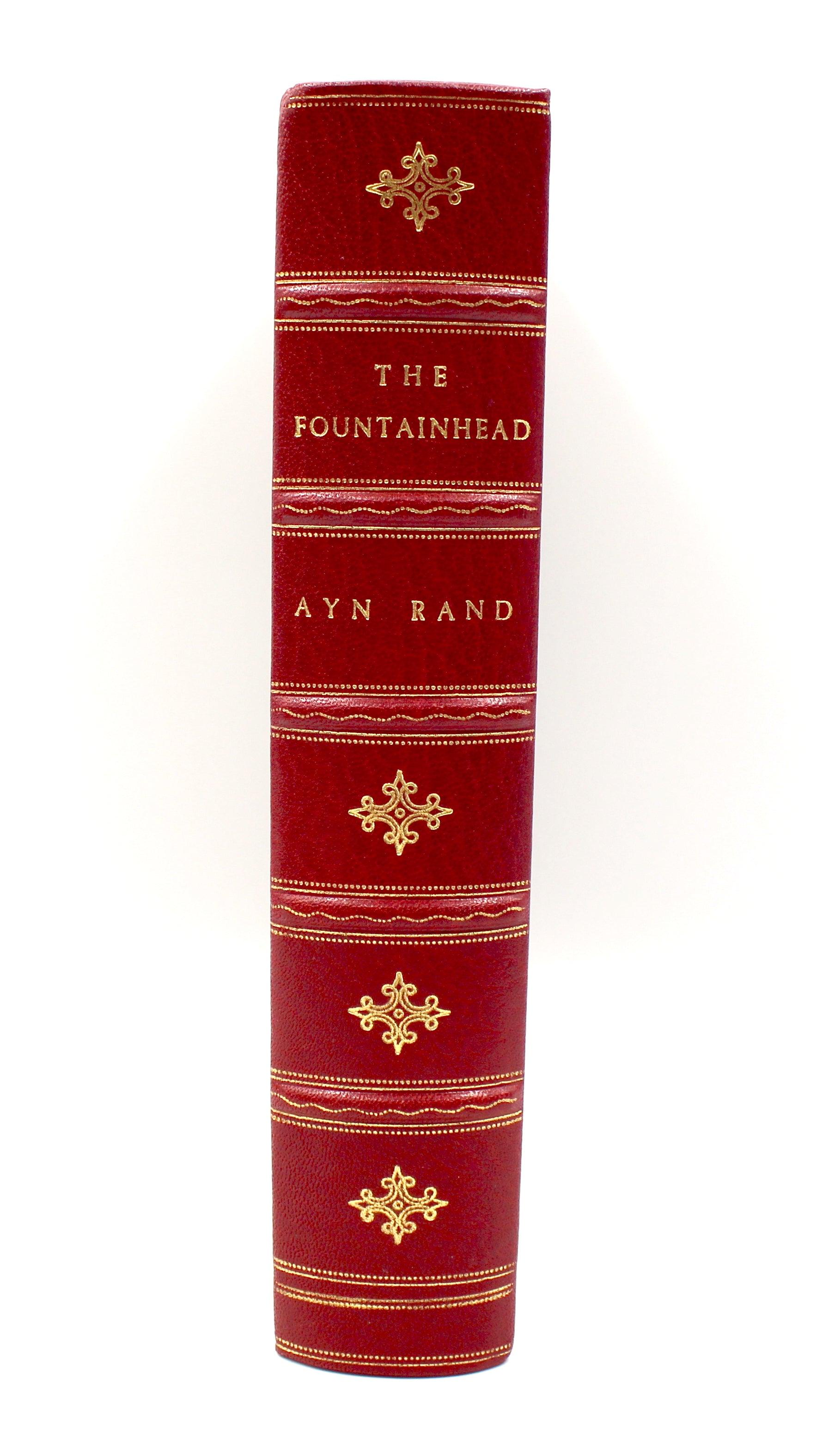 Rand, Ayn. La tête de la fontaine. New York : The Bobbs-Merrill Company, 1943. Première édition. Octavo. Relié en demi-cuir marocain rouge moderne et planches marbrées, avec des outils et des titres dorés au dos, et la jaquette d'origine reliée.