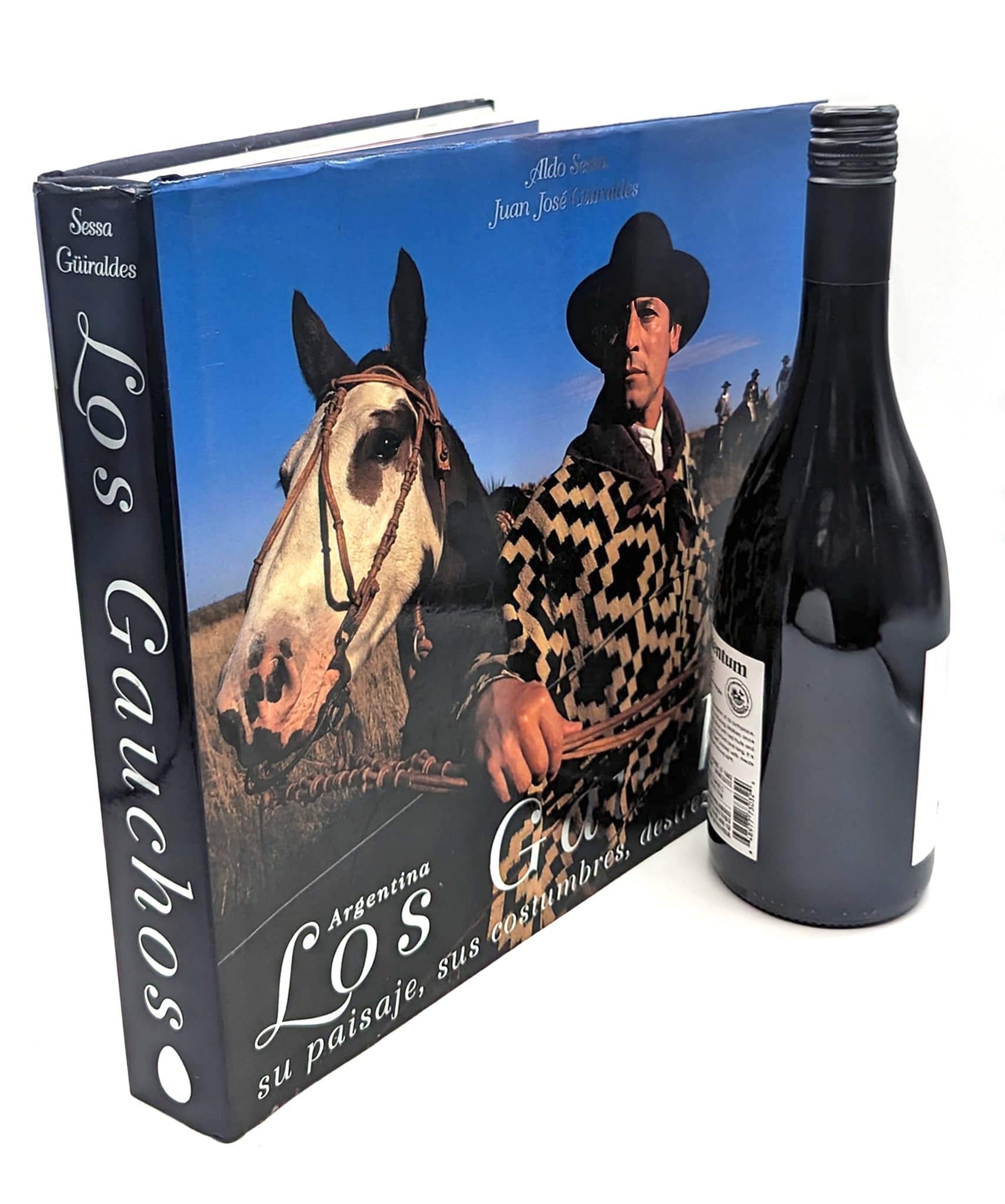 Les Gauchos: Their Landscape, Customs, Skills, and Luxuries d'Aldo Sessa Bon état - En vente à Miami, FL