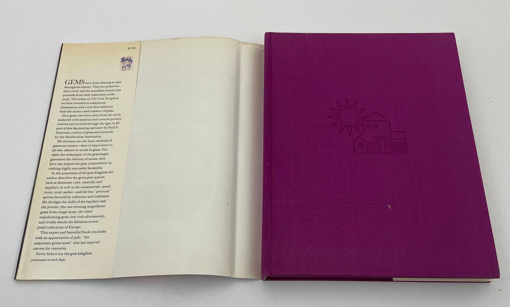 20ième siècle Livre à couverture rigide The Gem Kingdom de Paul E. Desautels 1970 en vente