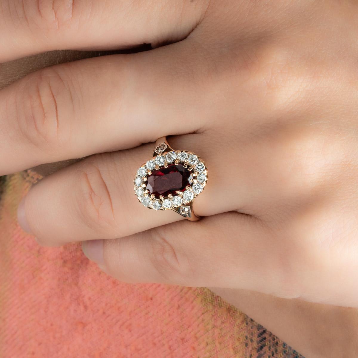 The Gem & Pearl Laboratory zertifizierter Roségold Ring mit rotem Spinell und Diamant 2,22 Karat Damen im Angebot