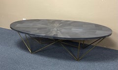 Mesa baja ovalada de mosaico "George" con tapa Sunburst de Oly Studio