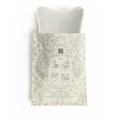 Il micro cuscino GIFT  Velluto grigio chiaro con profili bianchi