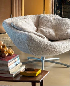 The “Gigi” swivel lounge chair in bouclé by Gerard VD Berg, mid 20th century