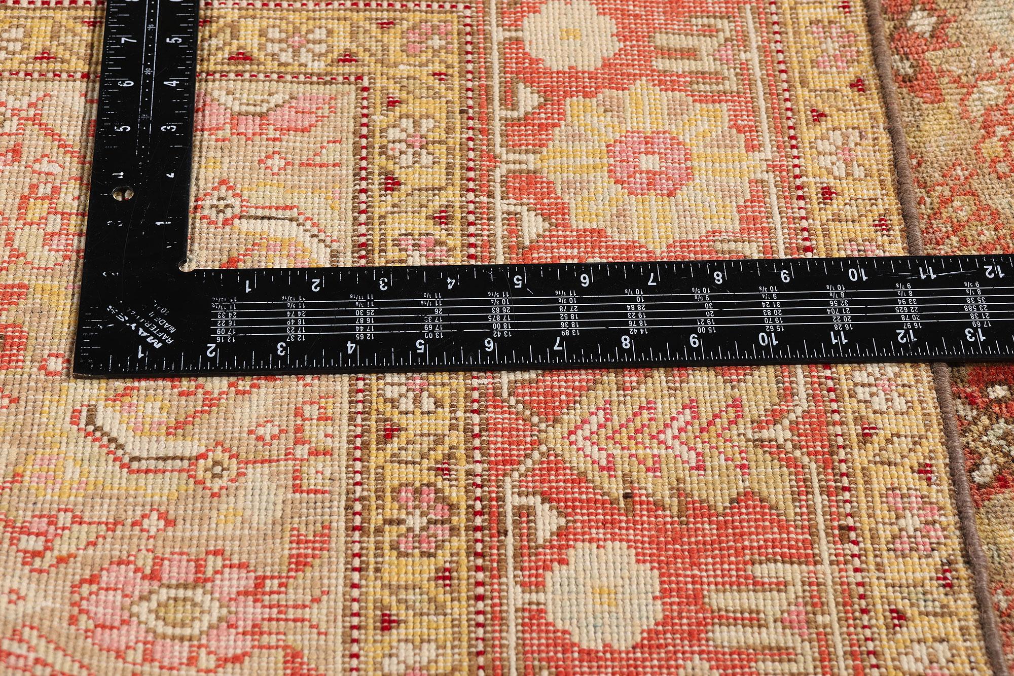 Le domaine doré de Herati : Un chef-d'œuvre de prestige en Perse antique de Tabriz en vente 1