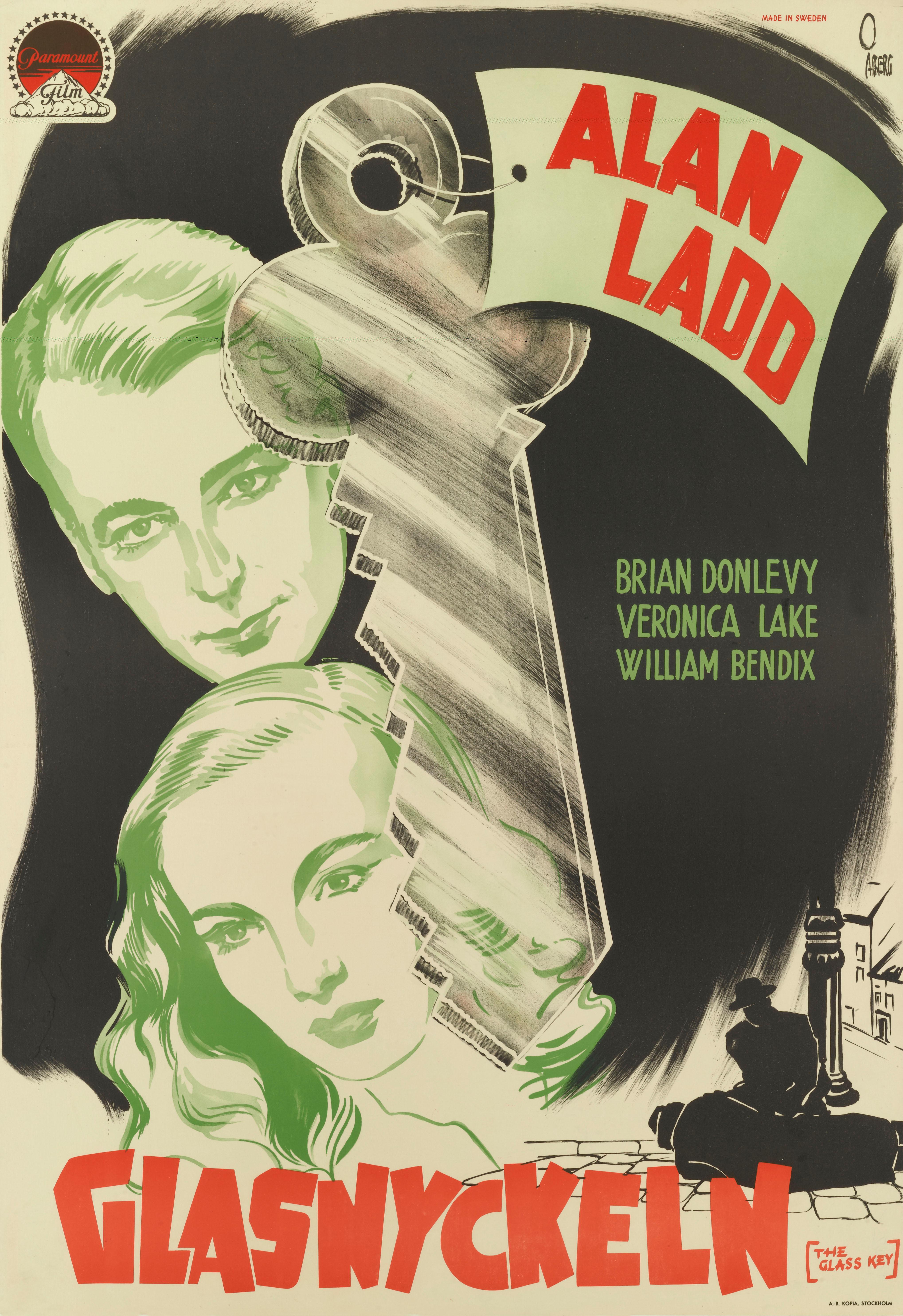 Originales schwedisches Filmplakat für den Film Noir The Glass Key von 1942.
Dieser Film mit Alan Ladd, Veronica Lake und Brian Donlevy in den Hauptrollen wurde von Stuart Heisler inszeniert.
Dieser Film wurde erst nach Ende des Zweiten Weltkriegs