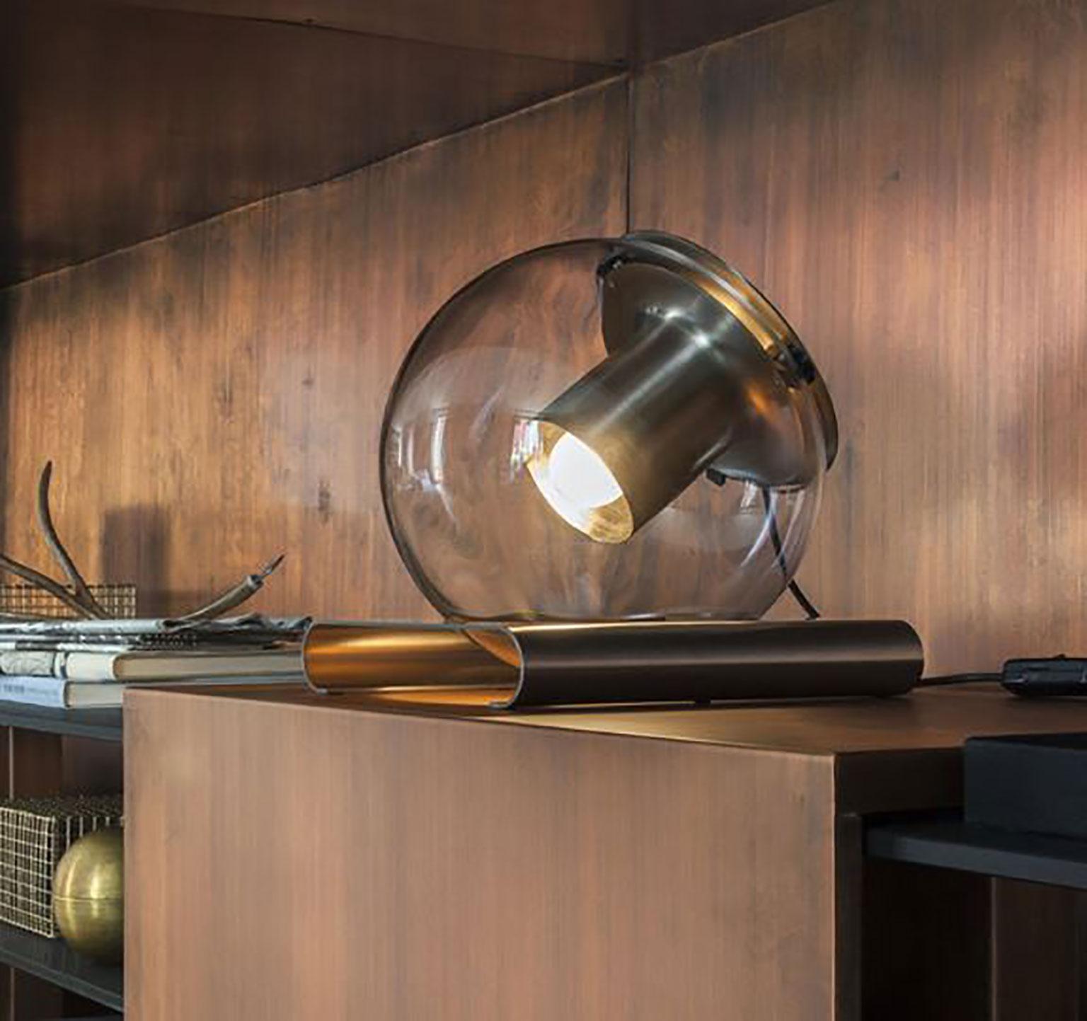italien Lampe de table Globe de Joe Colombo pour Oluce en vente