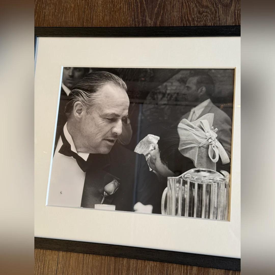 Der Pate (1972) - FRAMED
Foto Standbild (8 X 10 Zoll)

Original Werbestandbild.

Ein unsterblicher Moment aus Francis Ford Coppolas Meisterwerk 