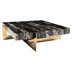 Table basse "Golden Rock II" (Rouge dorée) Base en laiton bruni et marbre Nero Portoro