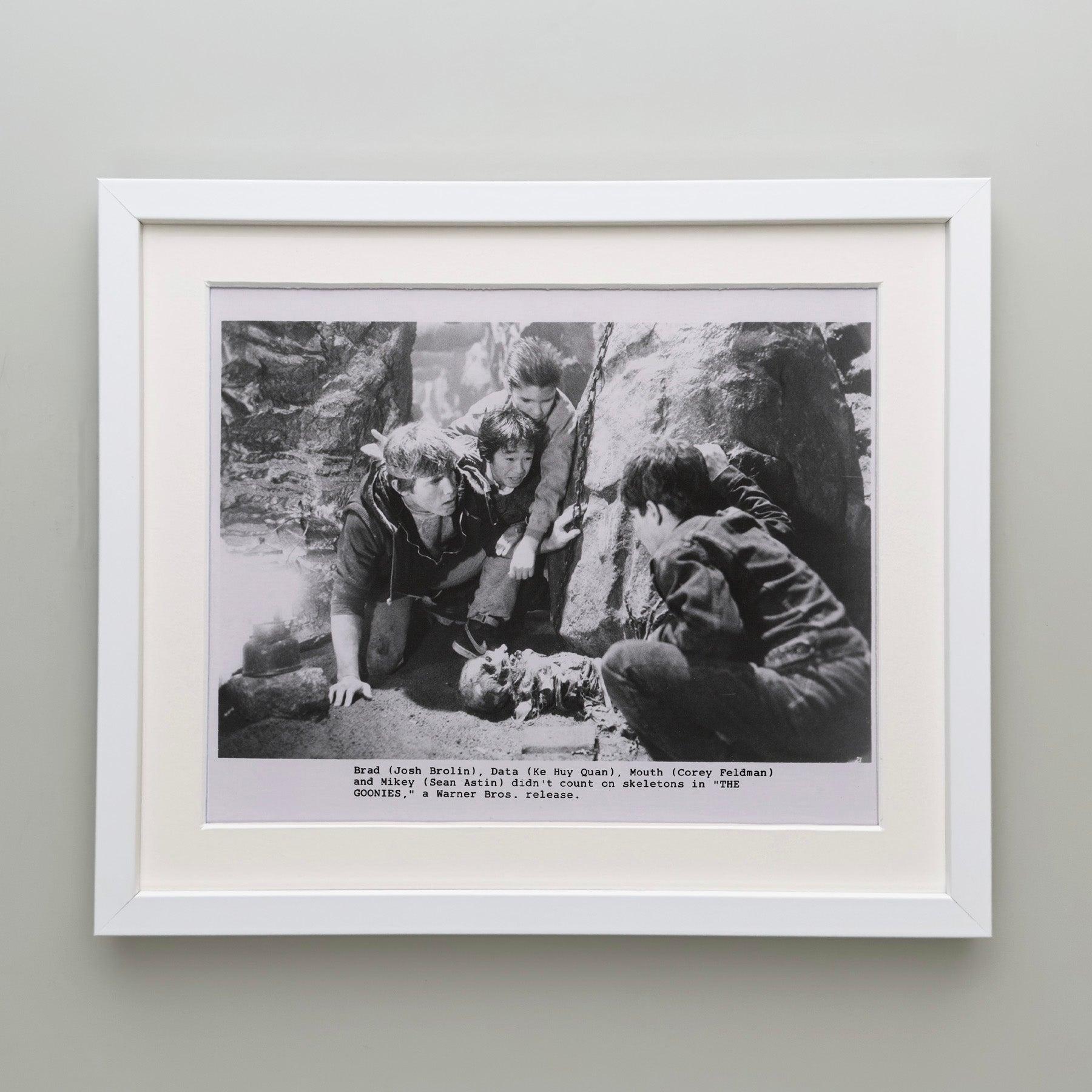 Die Goonies 1985 Werbung Film Film Presse Standbild Gerahmt im Zustand „Hervorragend“ im Angebot in Bath, Somerset