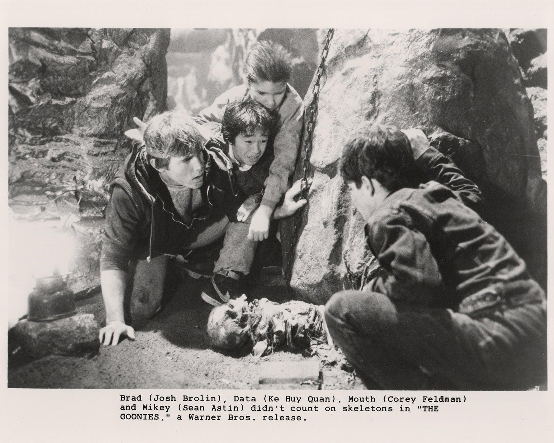Die Goonies 1985 Werbung Film Film Presse Standbild Gerahmt (Papier) im Angebot