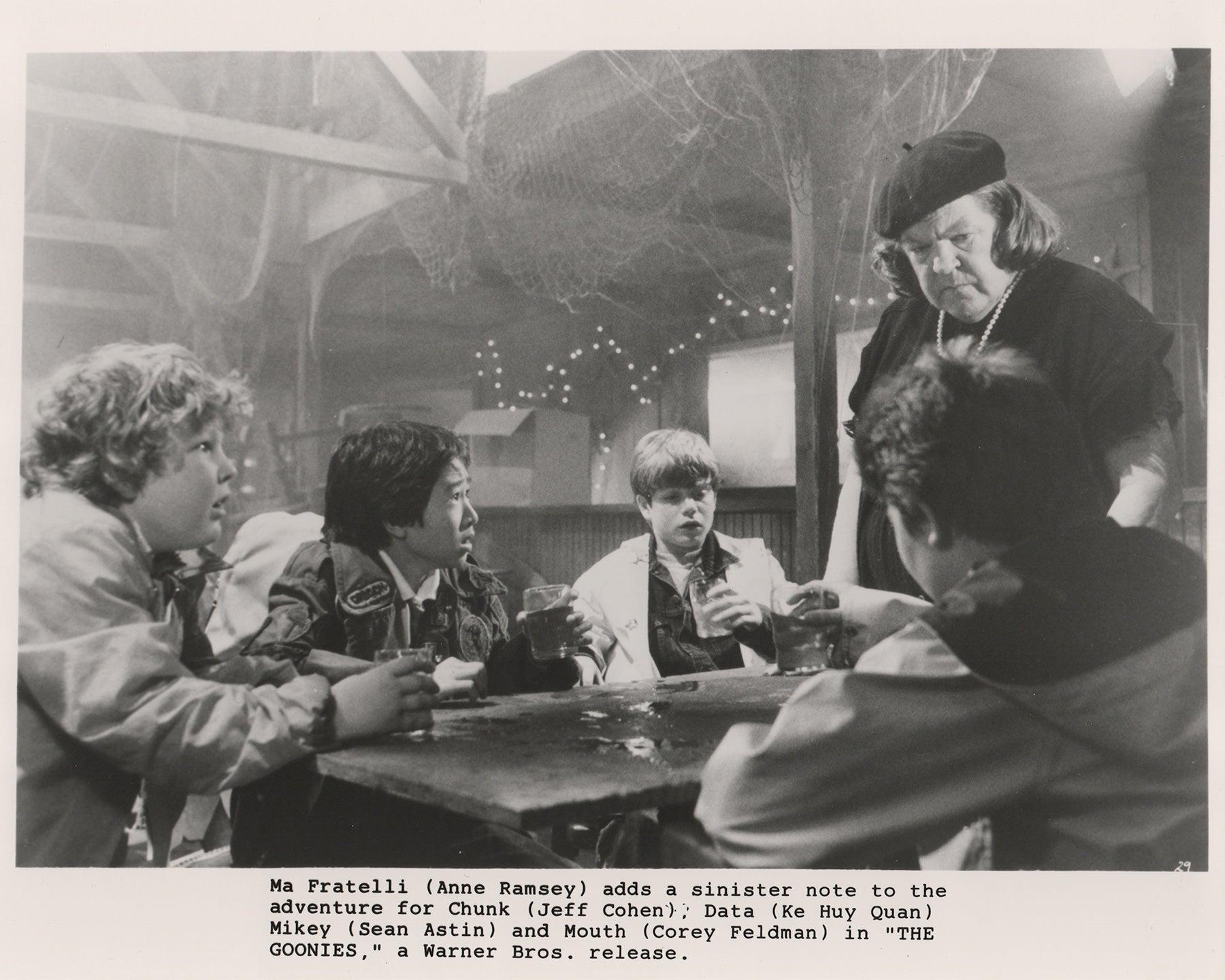 Die Goonies 1985 Werbung Film Film Presse Standbild Gerahmt (Papier) im Angebot