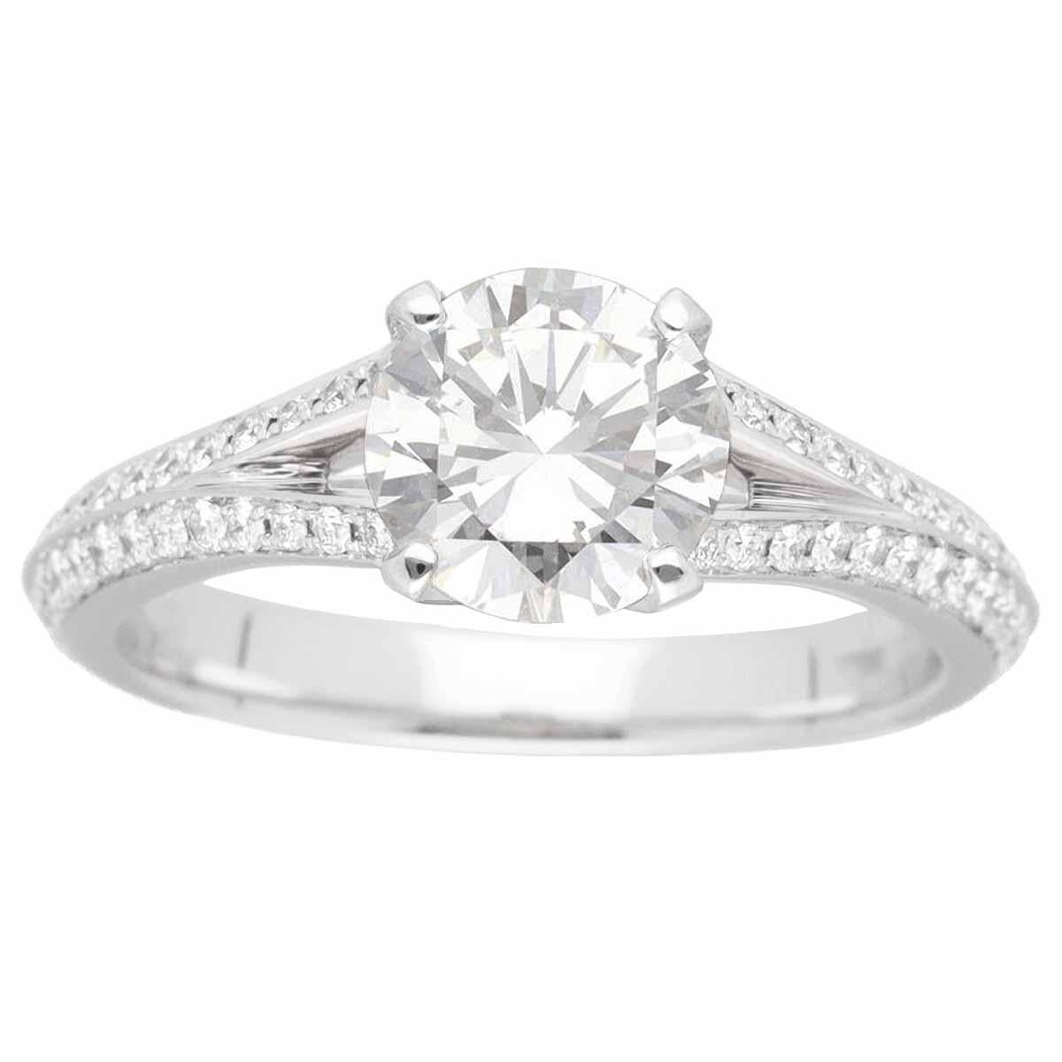 ■ Numéro de produit : 23560903
■ Marque : Graff
■ Nom du produit : La bague de l'héritage de Graff
■ Numéro de modèle : -
■ MATERIAL : 1P Diamant (1.00ct F-VS1-VG) 124P Diamant latéral (0.47ct), PT950 Platine
■ Poids : Environ 3,9 g 
■ Taille de la
