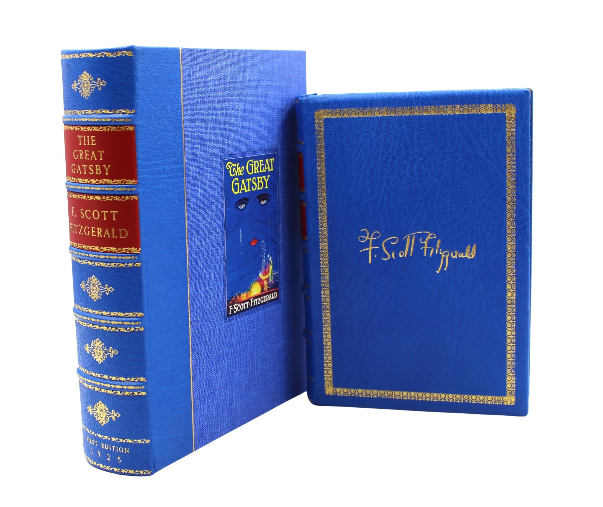 Fitzgerald, F. Scott, Il Grande Gatsby. New York: Charles Scribner's Sons, 1925. Prima edizione, prima stampa. Rilegato in piena pelle di marocchino blu con impressioni dorate, fasce in rilievo e impressioni dorate al dorso, e un guscio di ¼ di