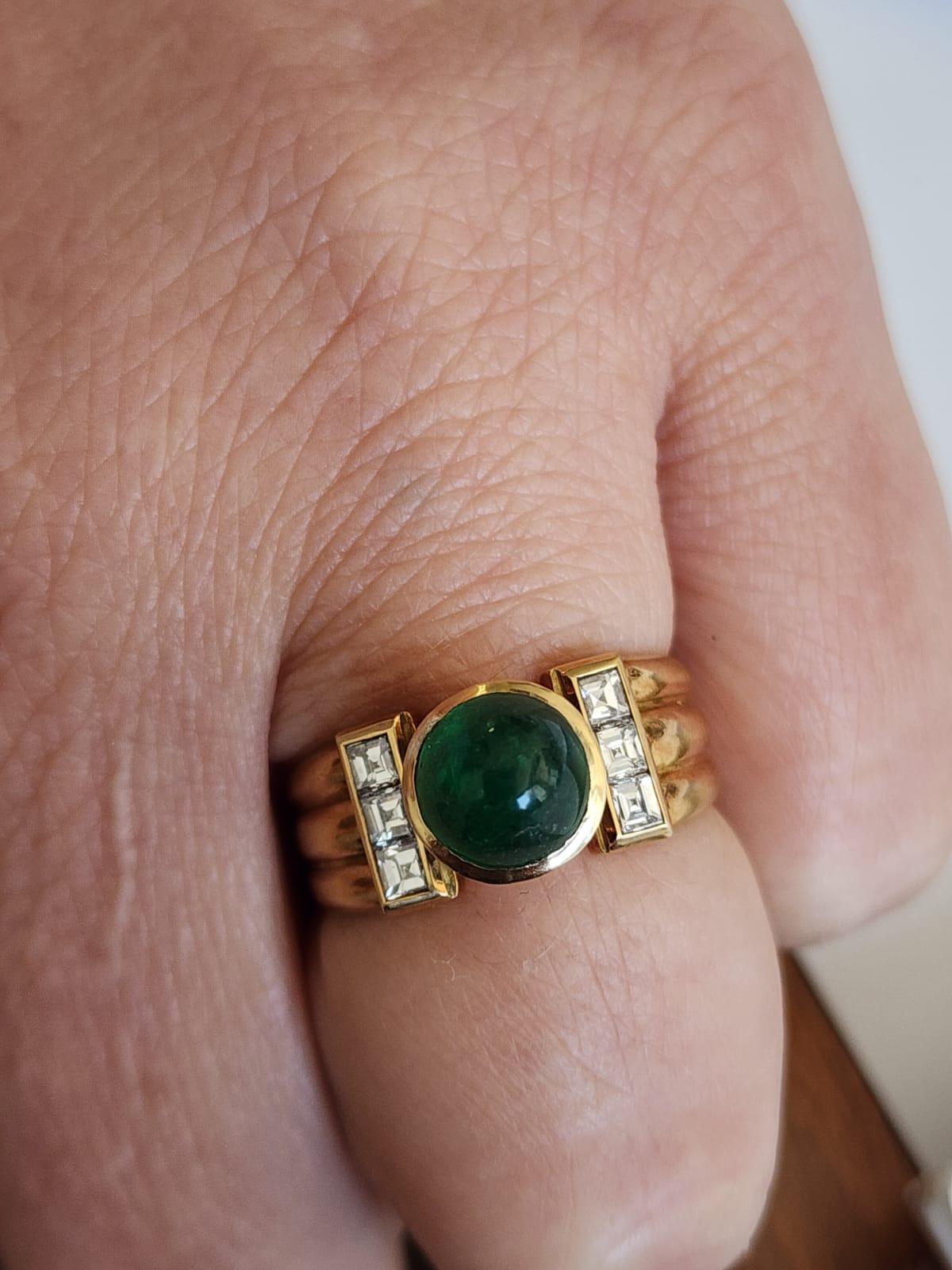 Vintage Yellow Gold Ring with Emerald Cabochon and Asscher Cut Diamonds For Sale 1