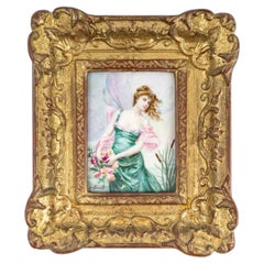 La fata verde con le rose, una placca di porcellana francese dipinta a mano con cornice, C.C. 1900