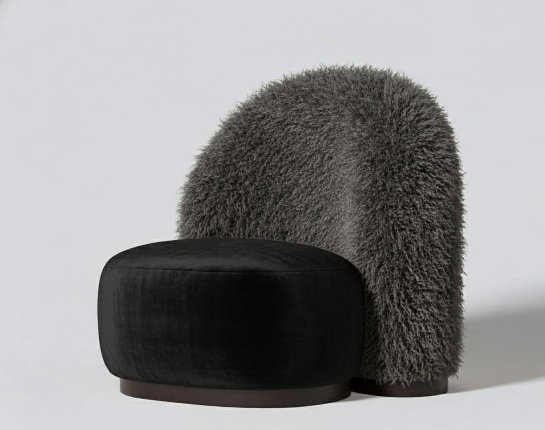 Moderne Fauteuil The Guard en fausse fourrure de Mongolie anthracite par Mondo Design Studio en vente