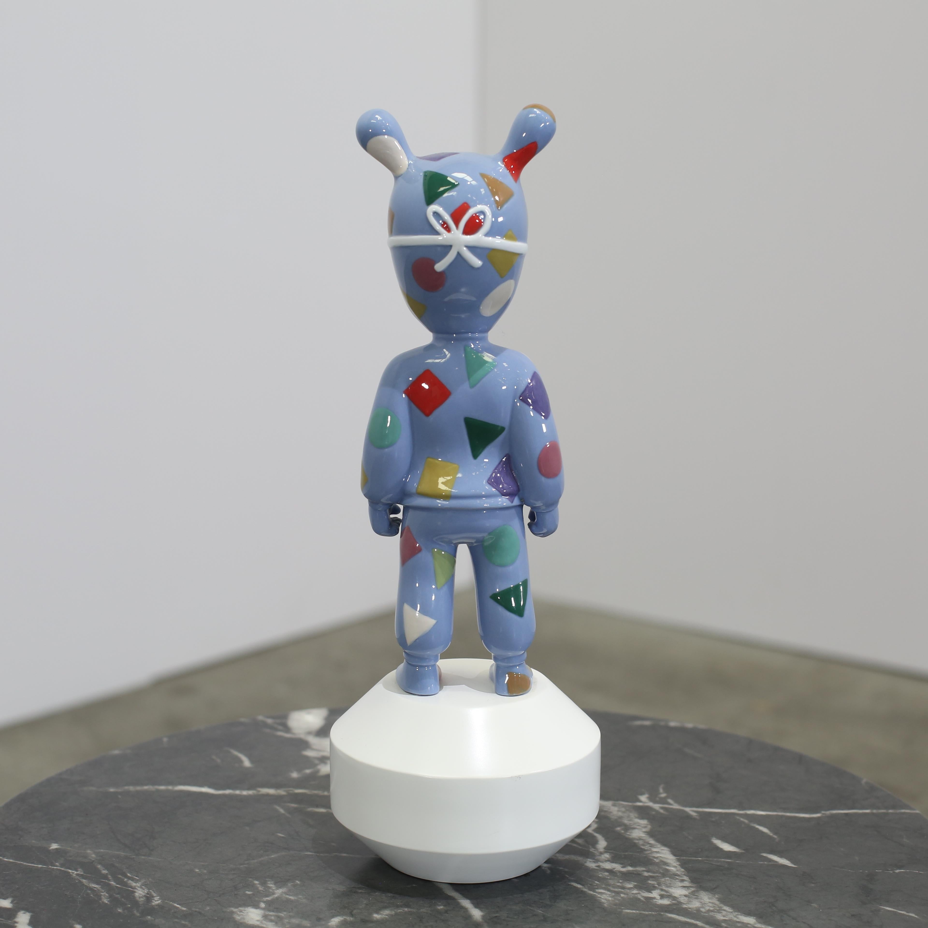 An exquisite fusion of art and fashion, The Guest figurines by Paul Smith for Lladró are a celebration of playful design. These porcelain masterpieces embody Smith’s signature aesthetic. Crafted with a meticulous attention to detail, each figurine