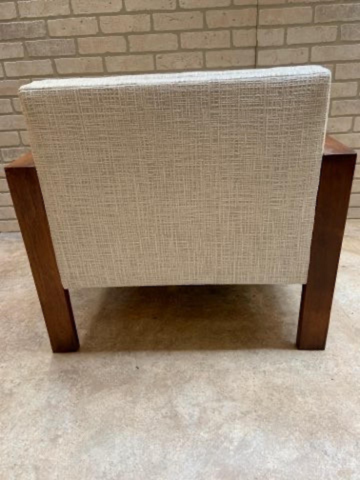 Tissu d'ameublement The Gunlocke Company Style Wood Frame Lounge Chair Newly Upholstered in Tweed (en anglais) en vente
