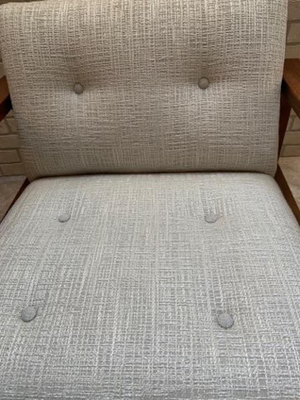The Gunlocke Company Style Wood Frame Lounge Chair Newly Upholstered in Tweed (en anglais) en vente 1