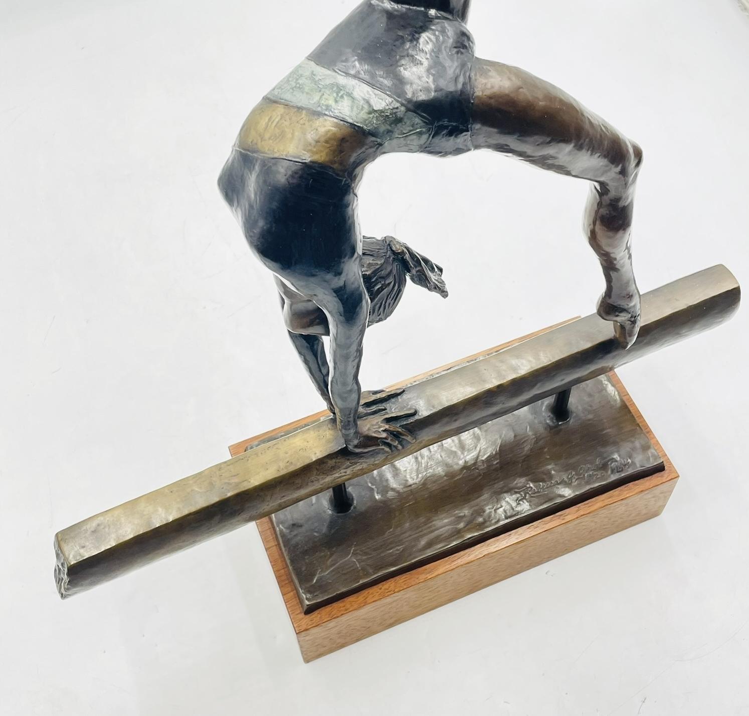 -El Gimnasta- Escultura de bronce de Rebecca J. Grob, (estadounidense del siglo XX) Signe en venta 3