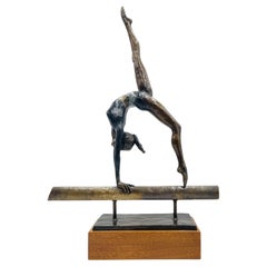 -El Gimnasta- Escultura de bronce de Rebecca J. Grob, (estadounidense del siglo XX) Signe