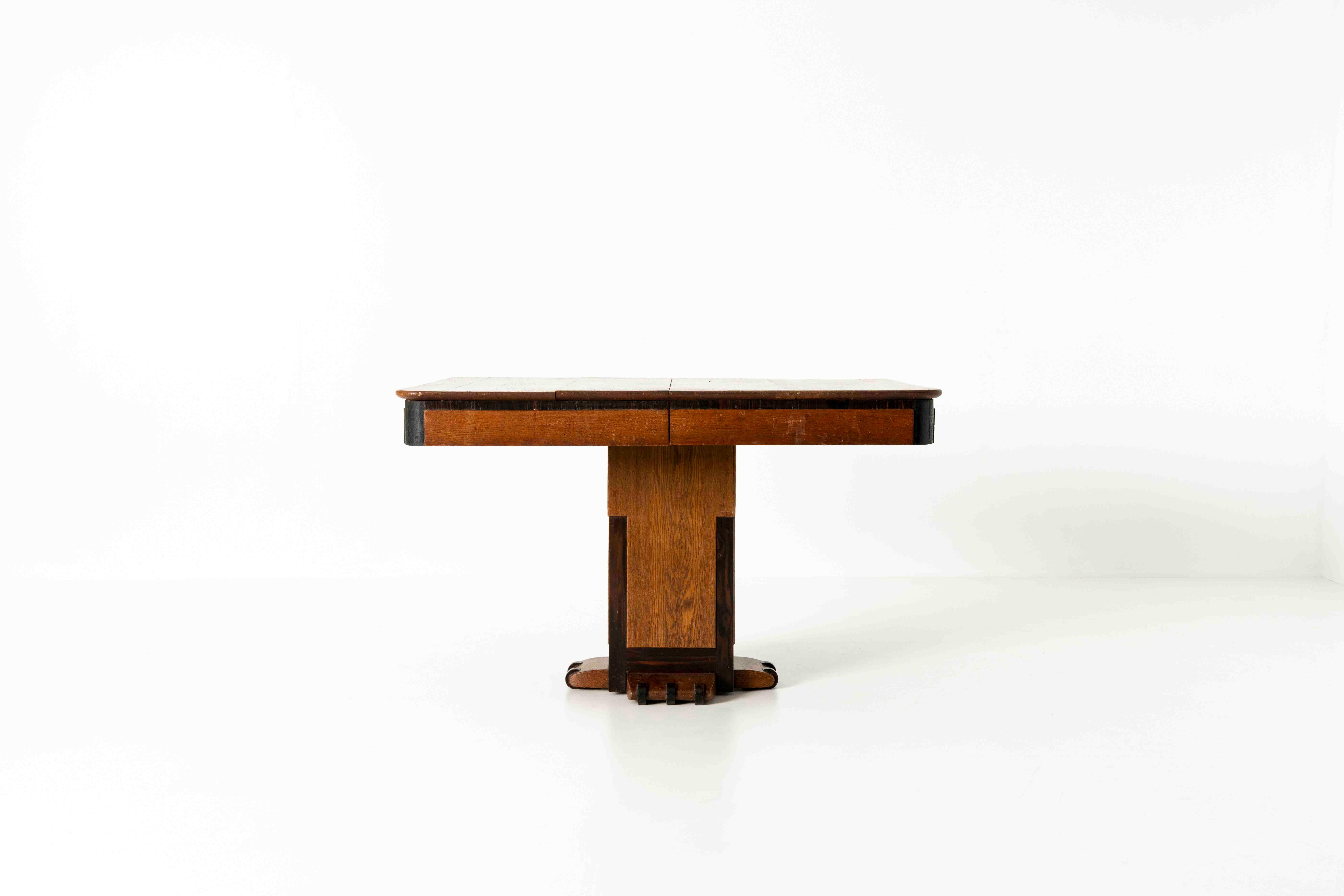 The Hague School Extendable Dining Table, 1920s In Fair Condition In Hellouw, NL