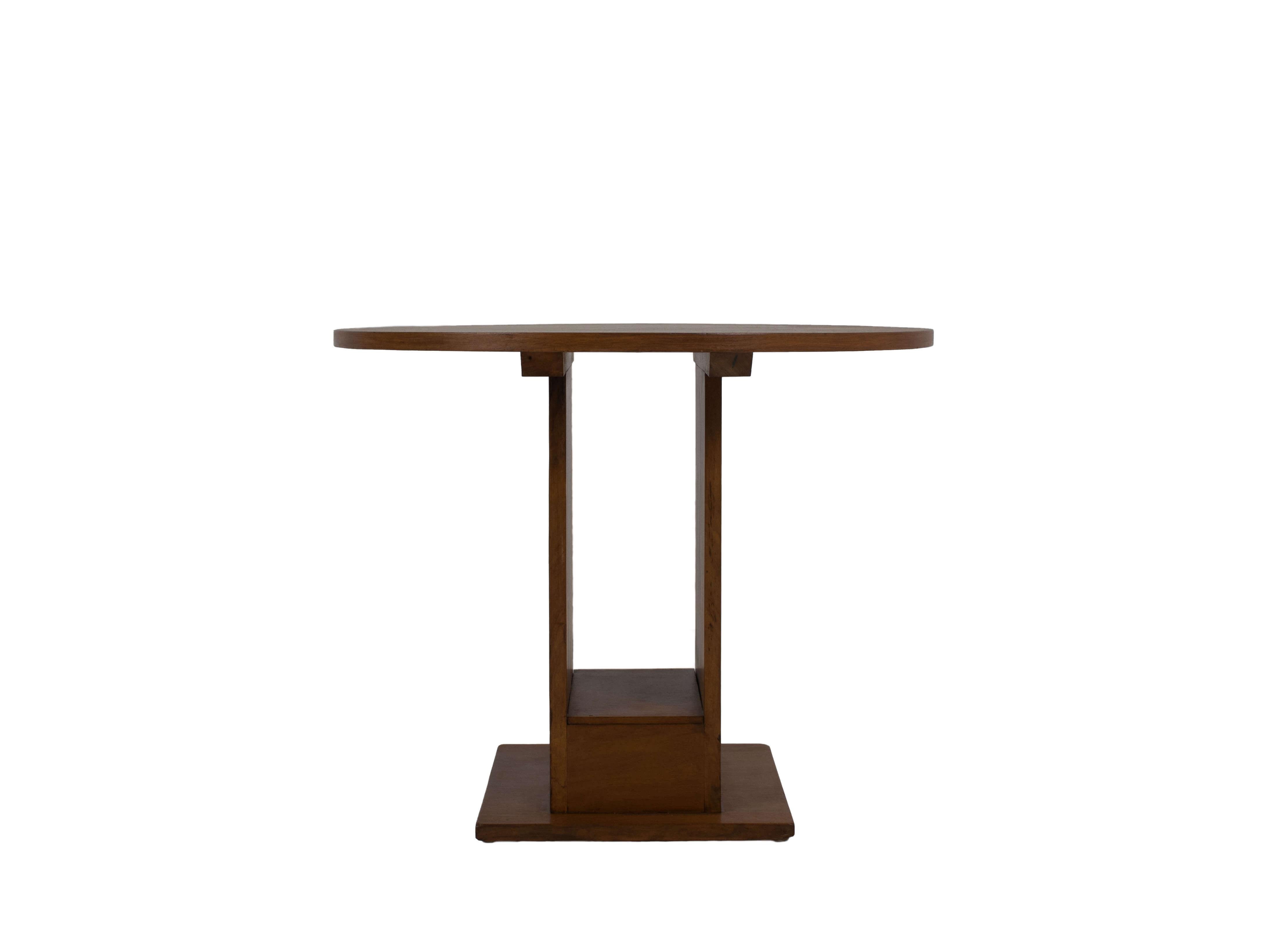 Nice The Hague School sidetable, potentially by Anton Lucas. This Art Deco table is charming by its simplicity. The combination of the square foot with two angles; one see-through and one solid, makes this a very interesting table. It is in good