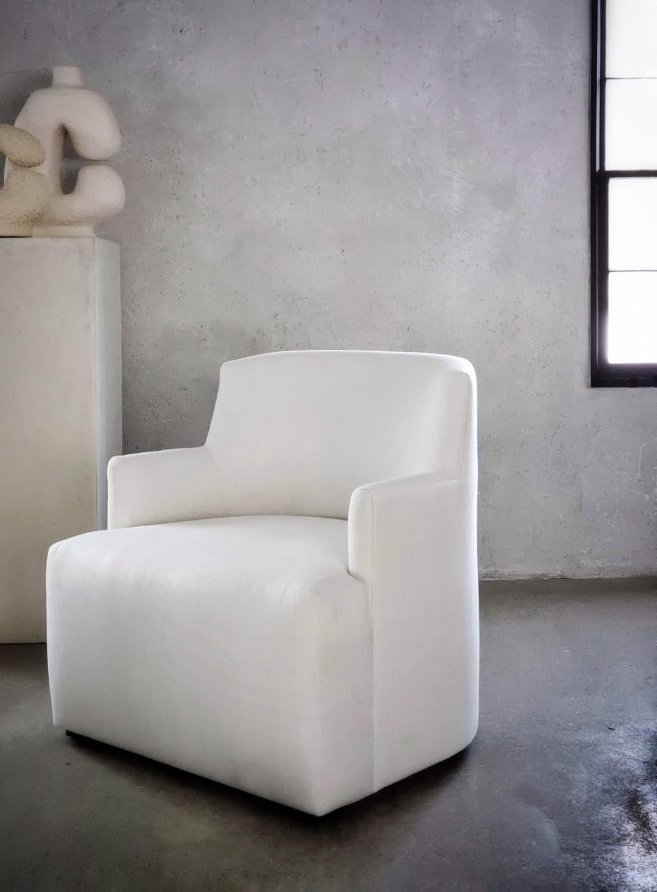 The Hamptons Club Chair is available in several color ways (linen) and was designed by Michael Del Piero, as a substantial sized lounge chair in the relaxed Hamptons Collection of furnishings. Michael took inspiration for this piece from a petite