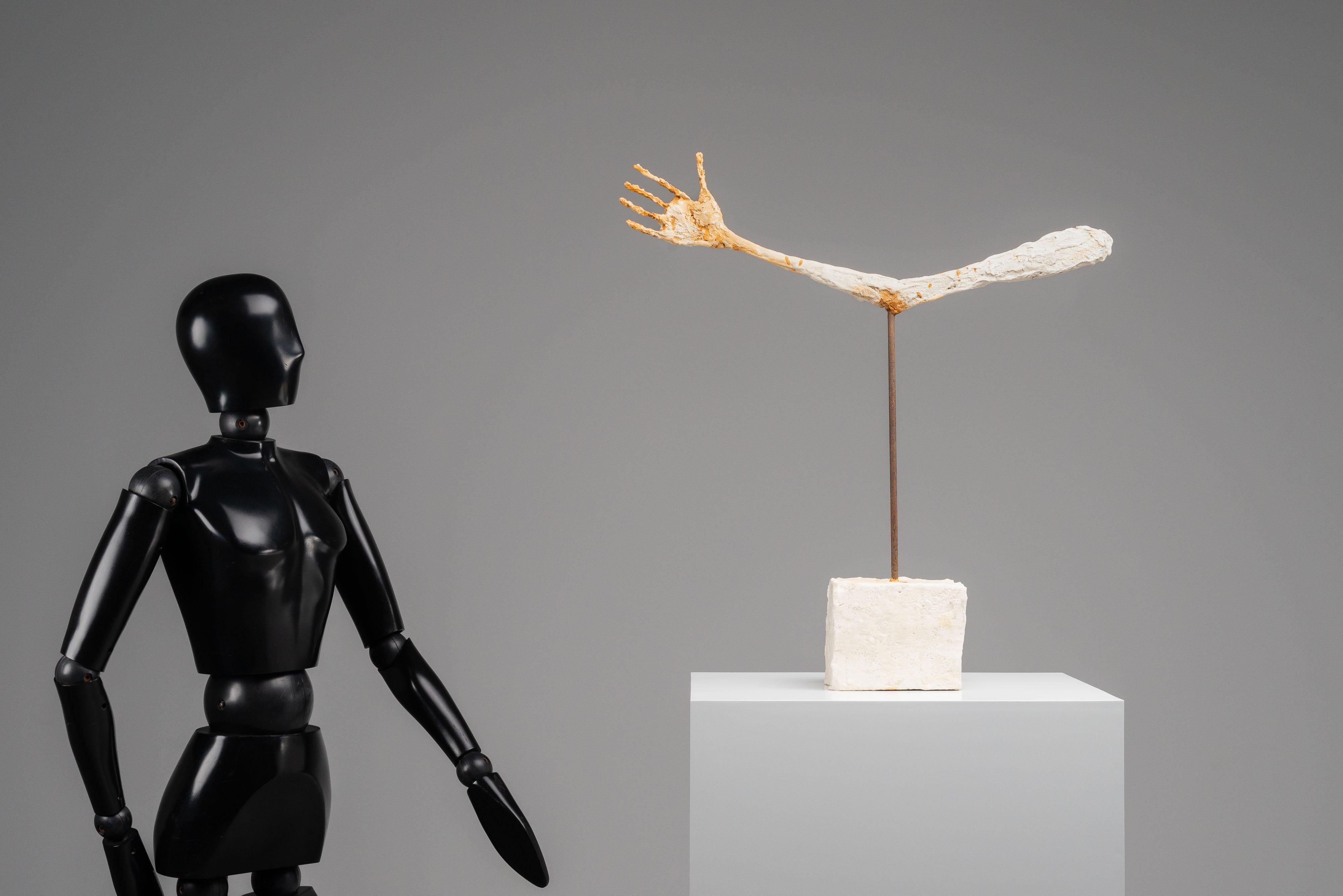 La mano escultura según Alberto Giacometti Francia Años 60 en venta 4