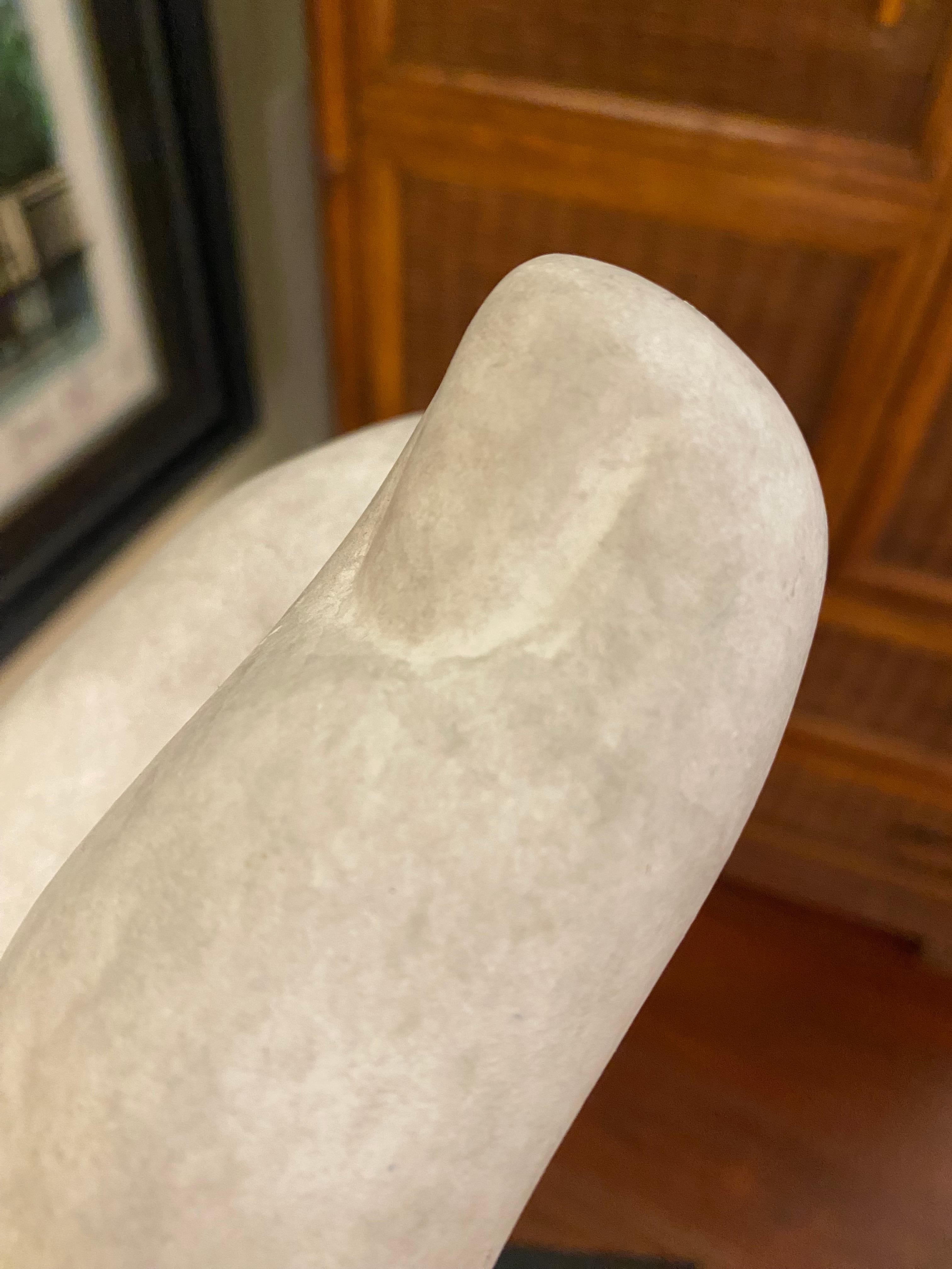 Americano La mano, scultura in fibra di vetro bianca ispirata ad Auguste Rodin in vendita