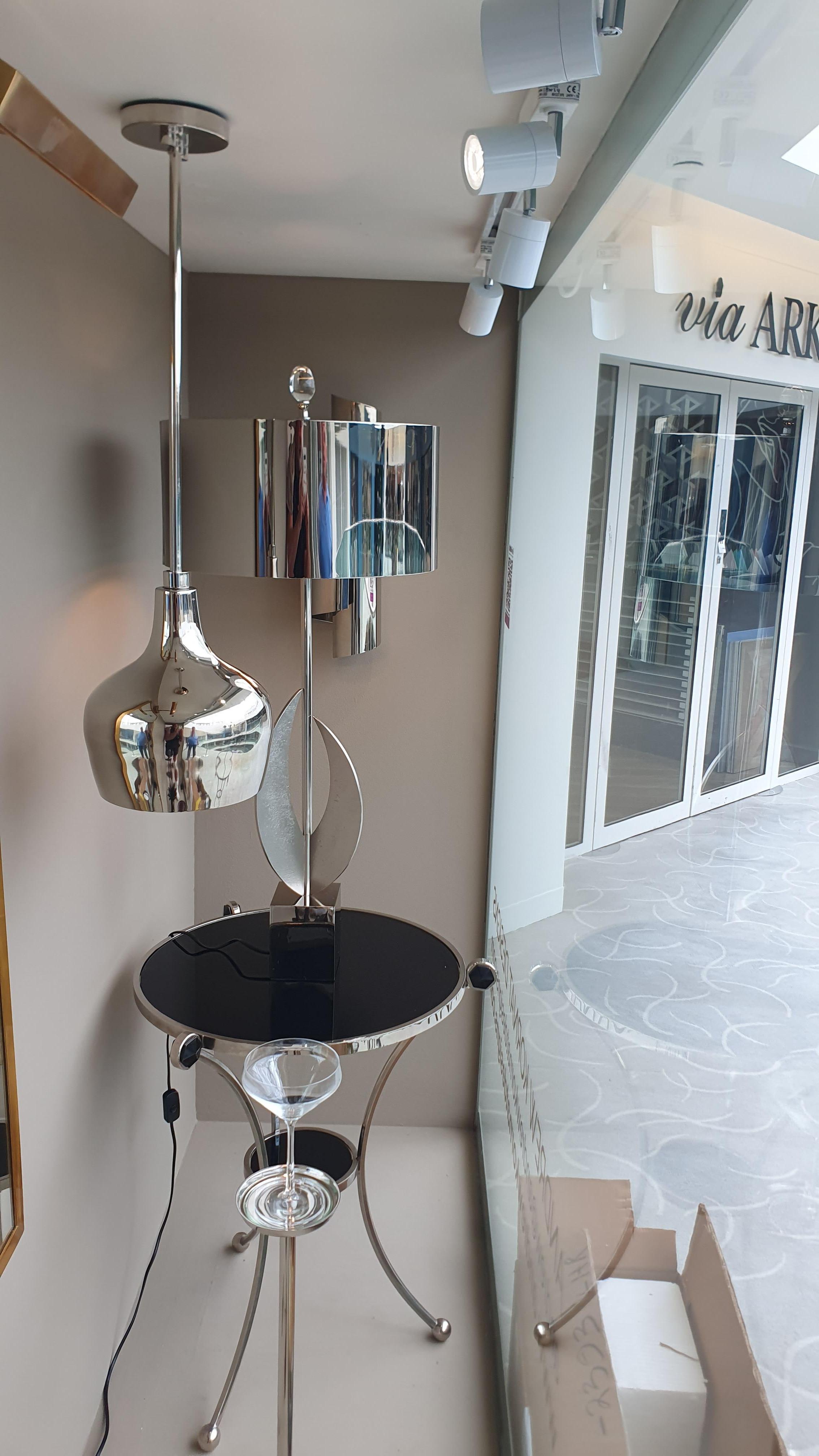 The handmade Brass Hoxton Pendant in Polished Nickel plated finish Británico en venta