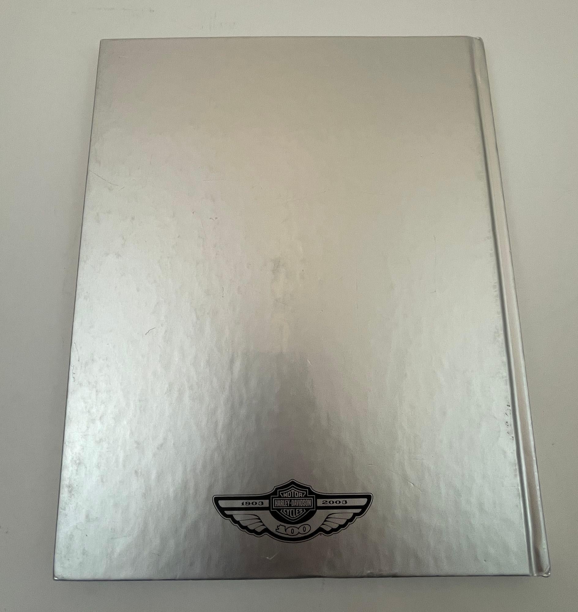 Classico americano Il libro retrospettivo sul 100° anniversario di Harley Davidson in vendita