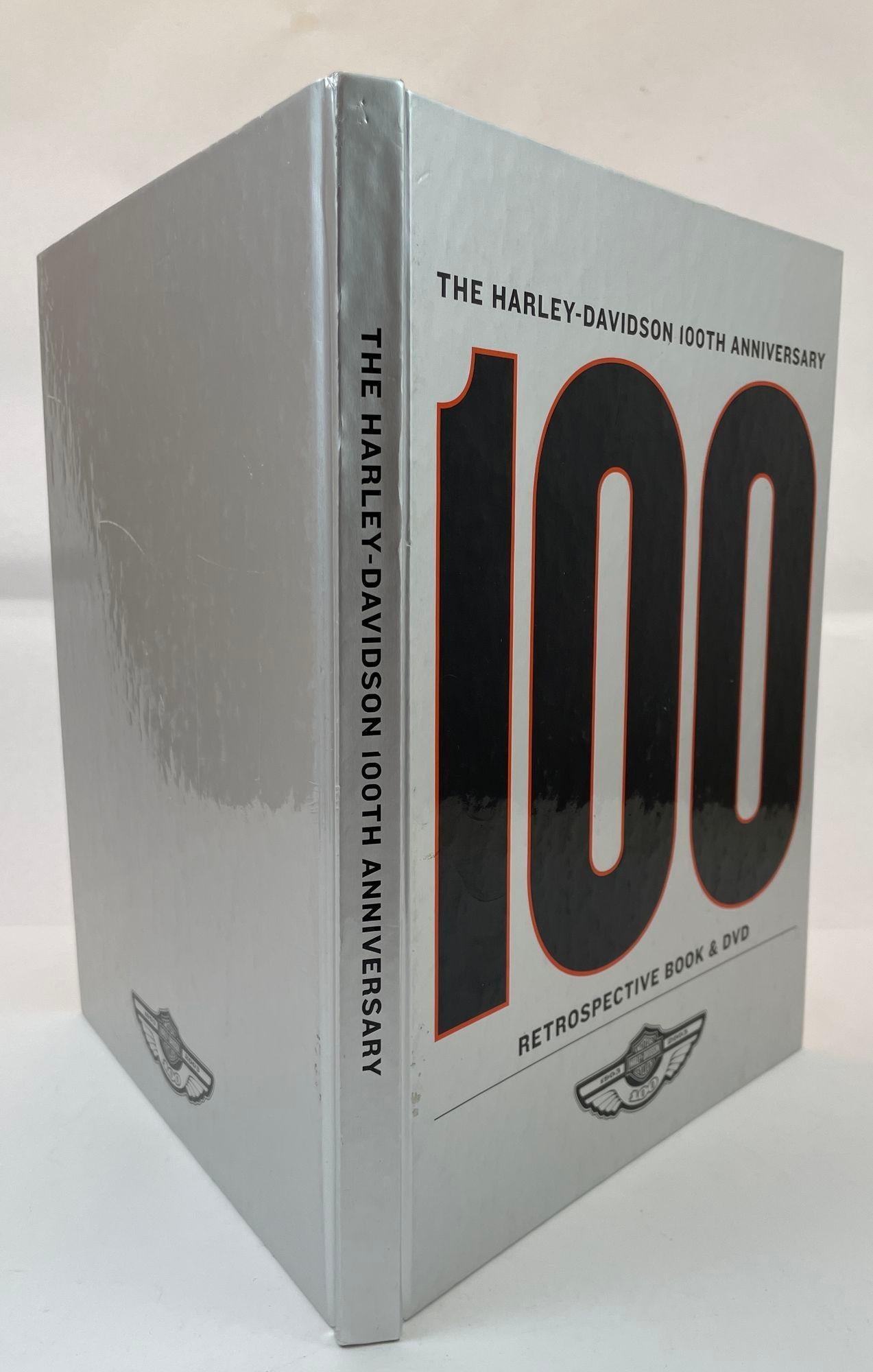 XXI secolo e contemporaneo Il libro retrospettivo sul 100° anniversario di Harley Davidson in vendita
