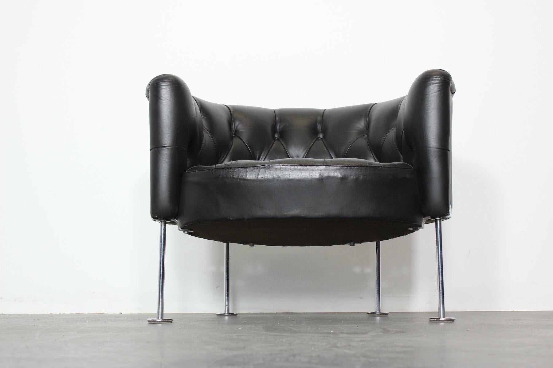The Haussmann Armchair belongs to the very elite of European Classic furniture design and manufacture. Produced by Walter Knoll, by the design of Robert & Trix Haussmann from 1962. Haussmann wanted with this chair to create  a piece of furniture as